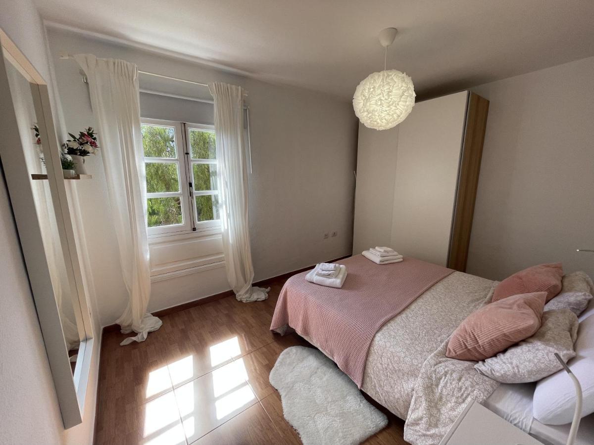 Beautiful 3 Bd. In Centre Apartment La Laguna (Tenerife)