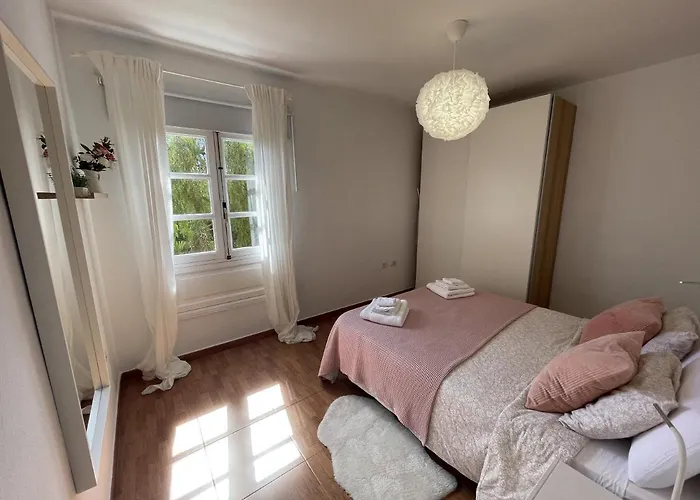 Beautiful 3 Bd. Apartment In La Laguna City Centre