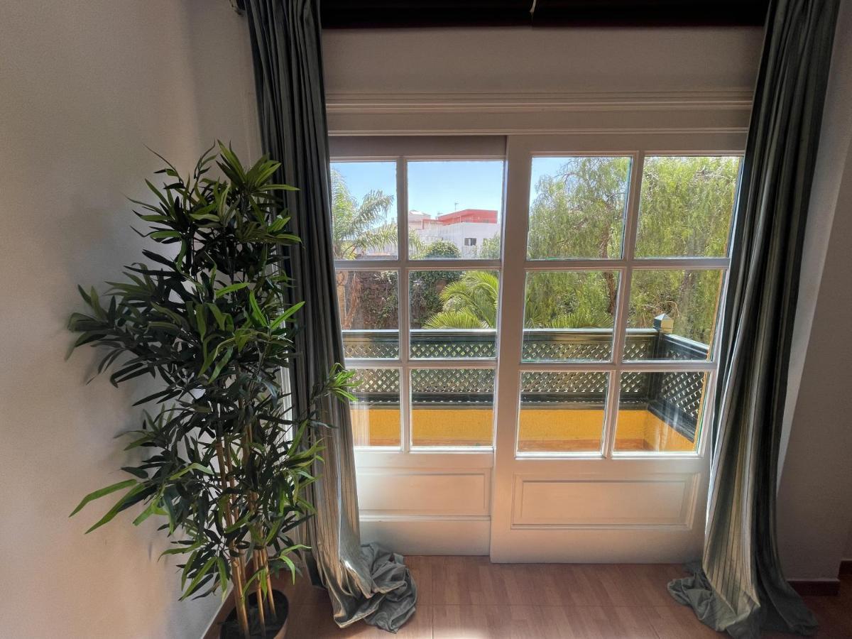 Beautiful 3 Bd. In La Laguna Centre